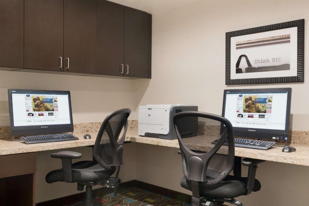 Hampton Inn By Hilton & Suites Kenosha Main image